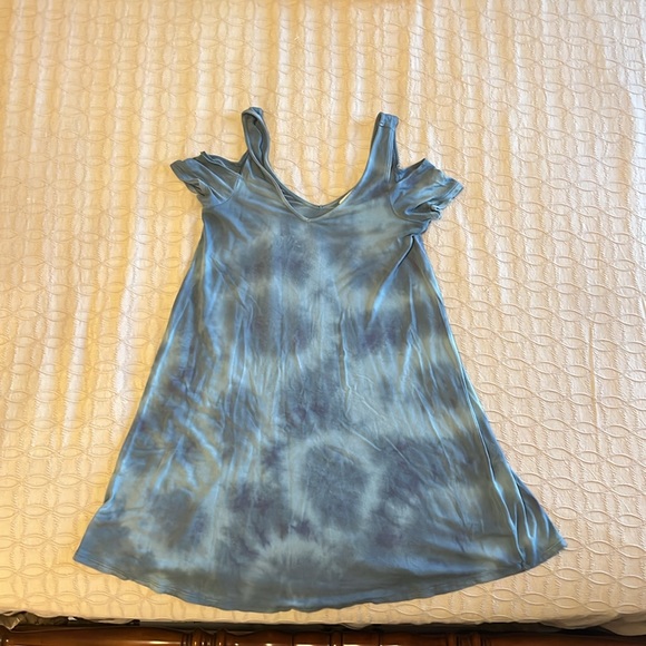 Bundle of two American Eagle Outfitters flowy cold-shoulder tops - Picture 2 of 7